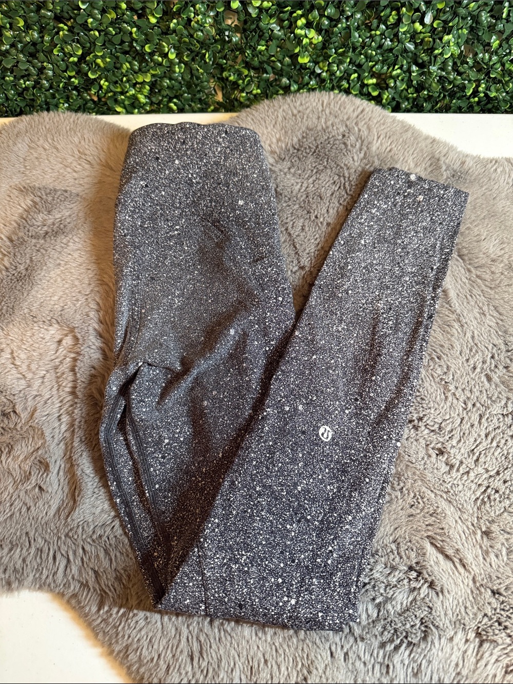 Lululemon Black Speckled high rise Wundertrain with pockets size 2